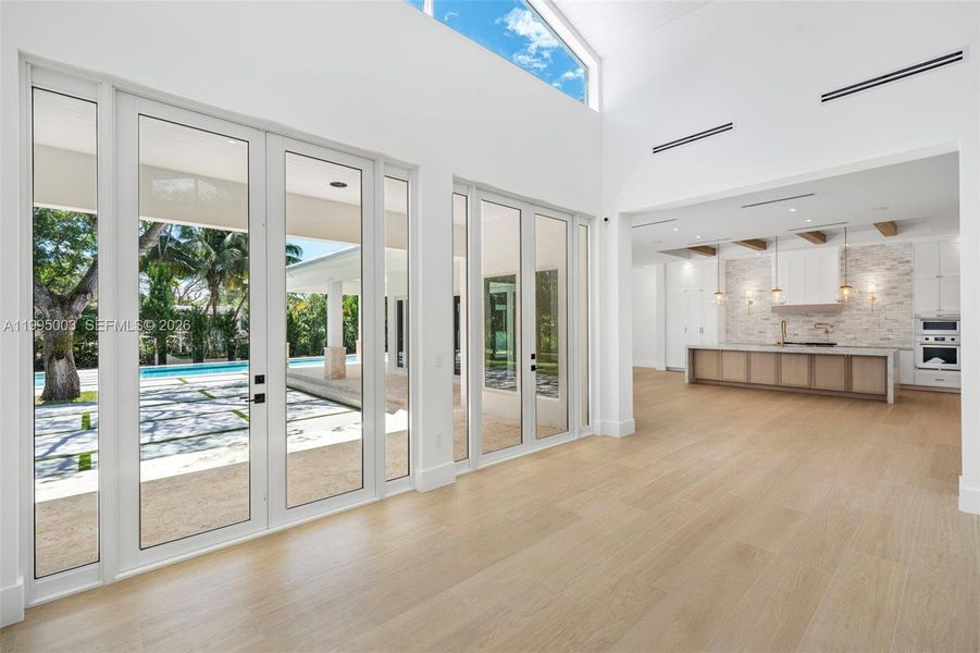Spacious, unfurnished interior of a new home in , Pinecrest (Image 39).