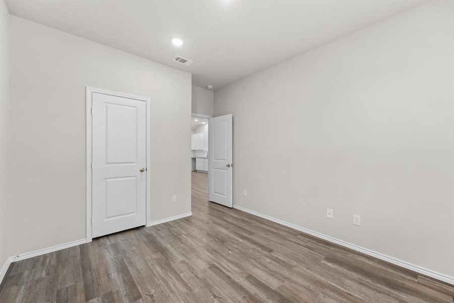 Spacious, unfurnished interior of a new home in , Lufkin (Image 19).