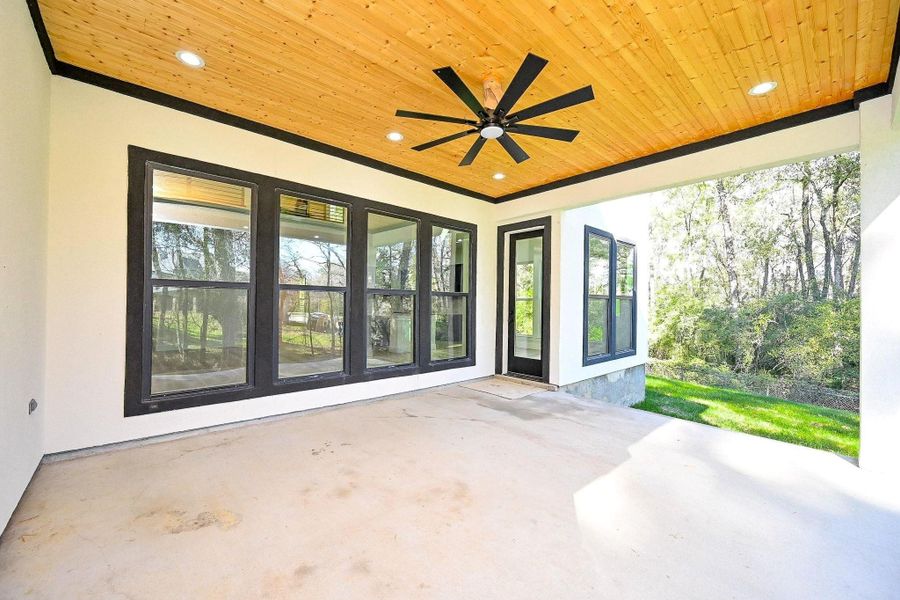 Exterior details and patio area of a home in , Humble (Image 24).