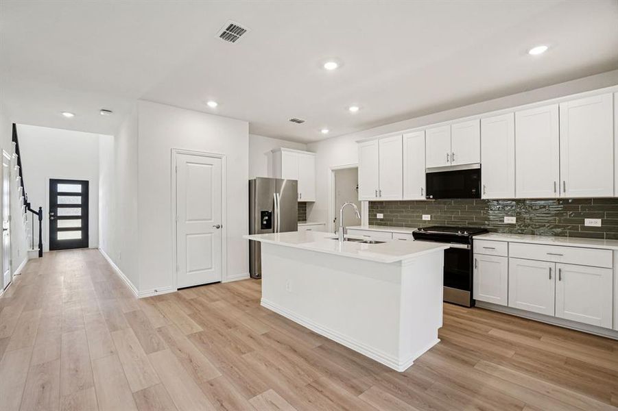 Furnished interior view inside a new home in Southridge - Spring Series, McKinney (Image 16). Furnished interior view inside a new home in Southridge - Spring Series, McKinney (Image 16).