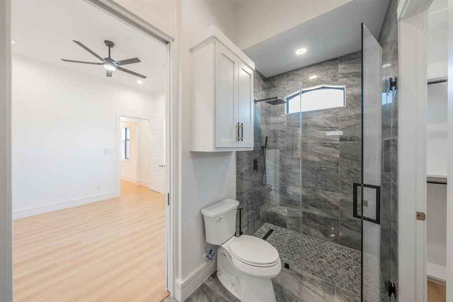 Furnished interior view inside a new home in , Colleyville (Image 7).