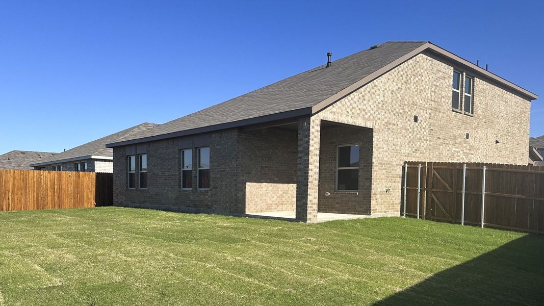 Representative exterior details of a home built from the MIDLAND by D.R. Horton in Northspur, Forney (Image 4).