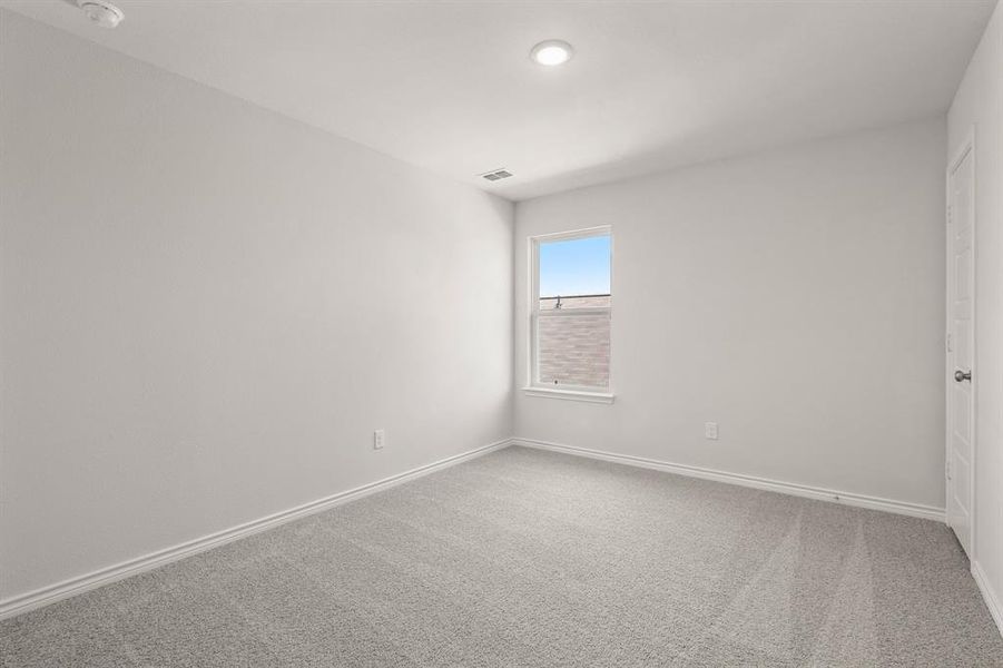 Spacious, unfurnished interior of a new home in Sycamore Landing, Fort Worth (Image 12).