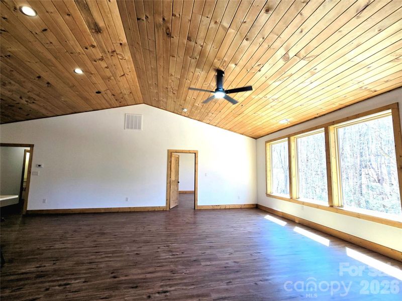 Spacious, unfurnished interior of a new home in , Murphy (Image 23).