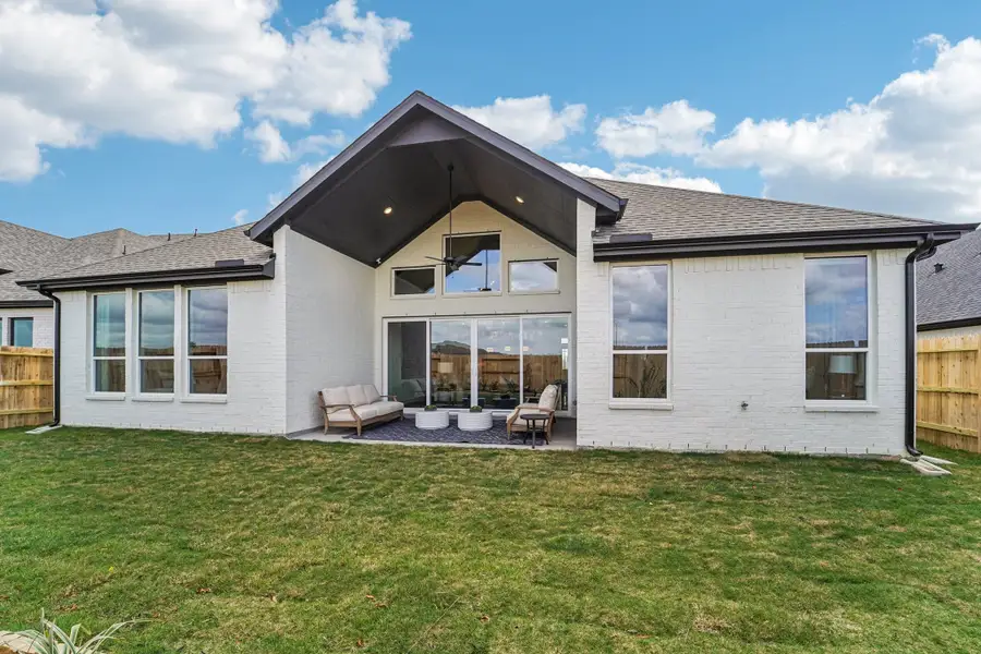 Exterior details and patio area of a home in Wildrye, Waller (Image 4).