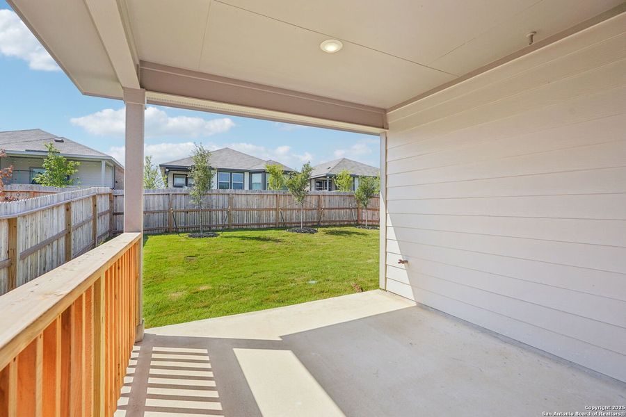 Spacious, unfurnished interior of a new home in Comanche Ridge, San Antonio (Image 33).