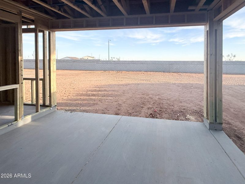 04 - Large covered patio