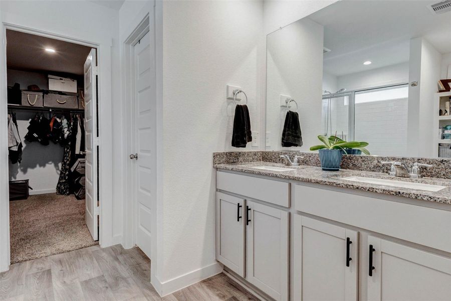 Furnished interior view inside a new home in Tamarron, Fulshear (Image 25). Furnished interior view inside a new home in Tamarron, Fulshear (Image 25).