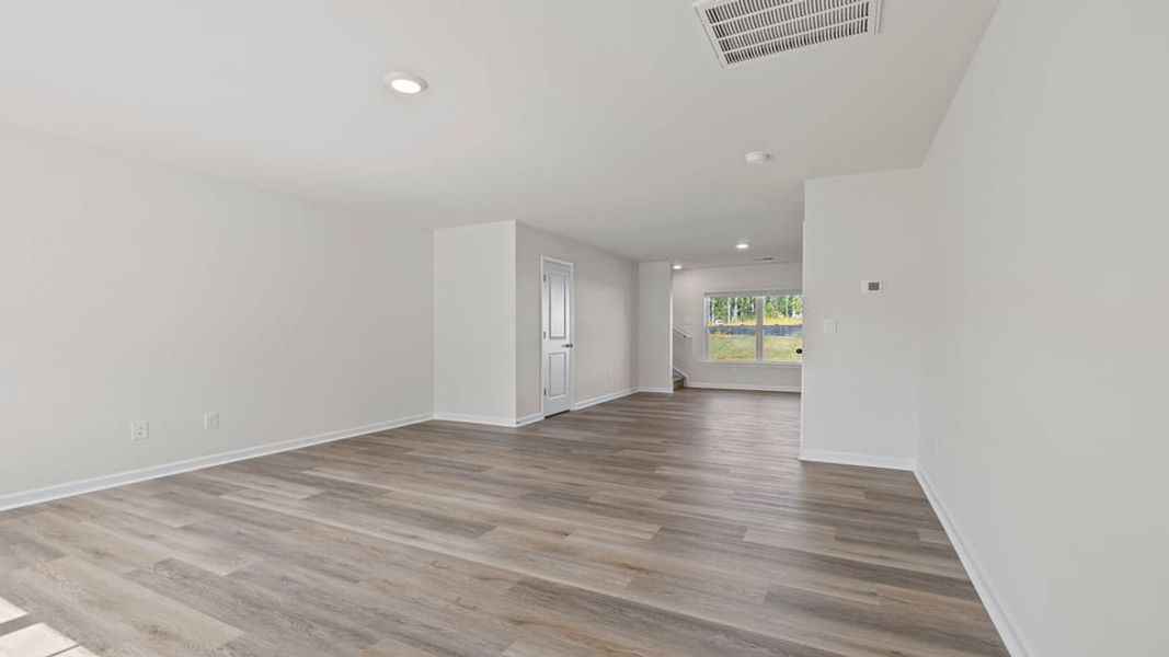 Spacious, unfurnished interior of a new home in Varner Station, Woodruff (Image 16).