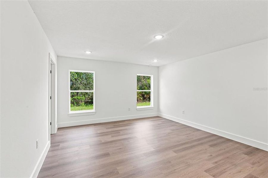 Spacious, unfurnished interior of a new home in , Sebring (Image 30).