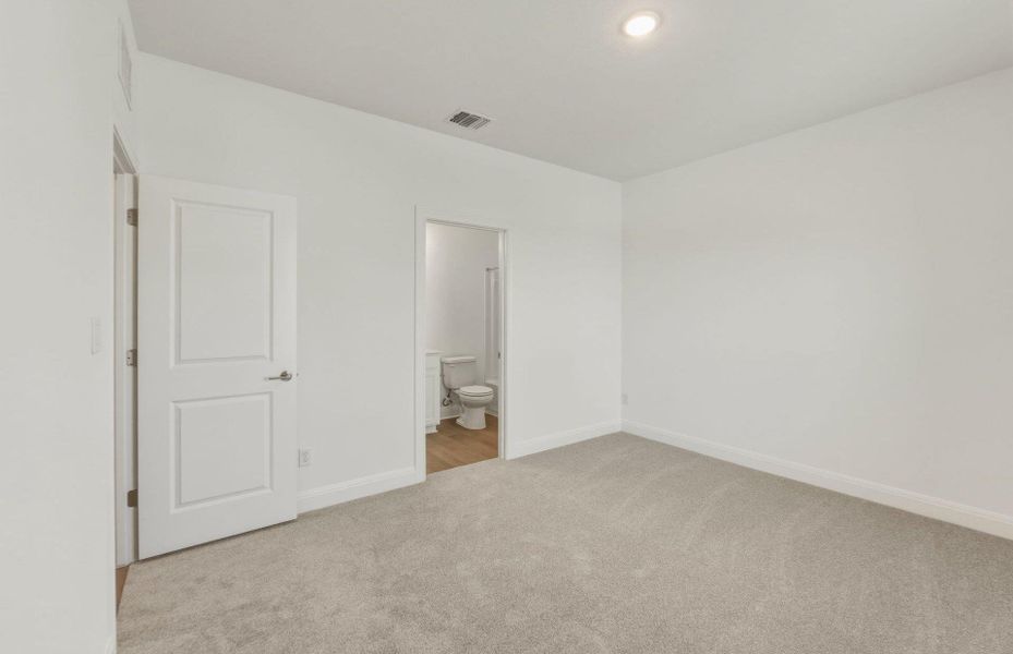 Spacious, unfurnished interior of a new home in Saddleback at Santa Rita Ranch, Liberty Hill (Image 16).