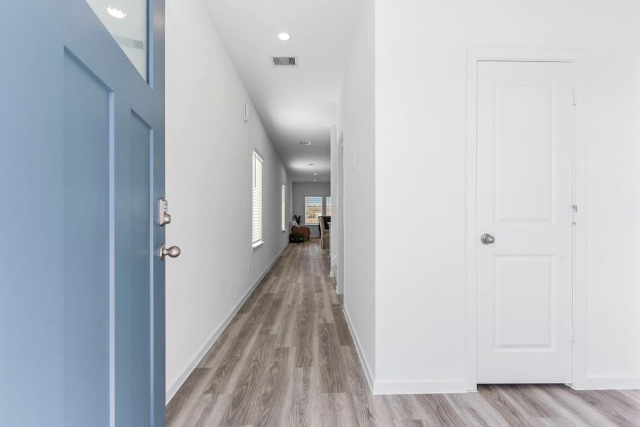 Spacious, unfurnished interior of a new home in Holly Ridge, Rosenberg (Image 22).