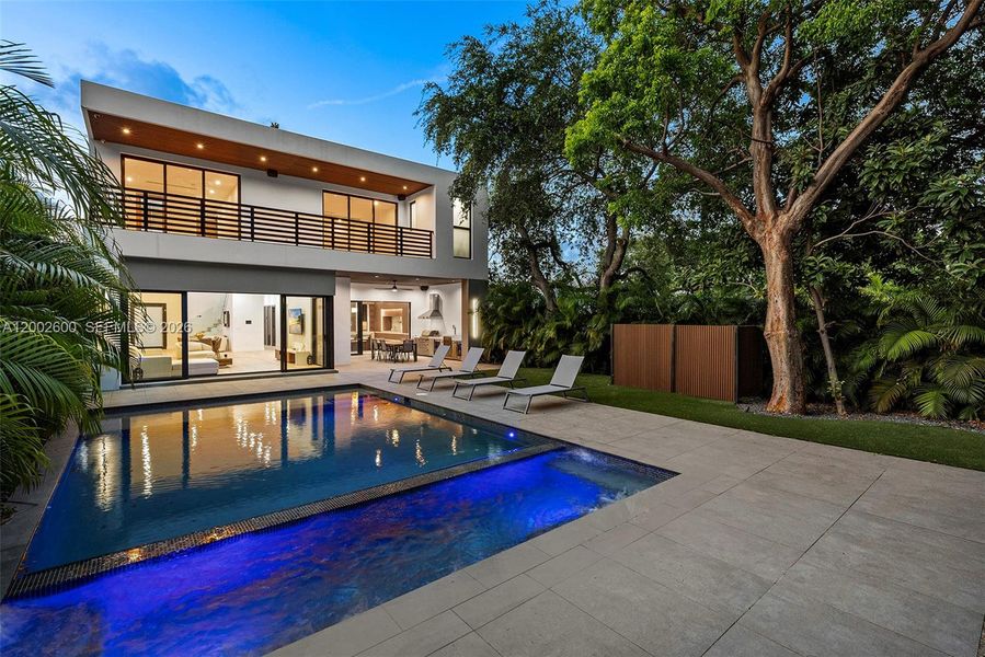 Exterior details and patio area of a home in , Miami (Image 37).