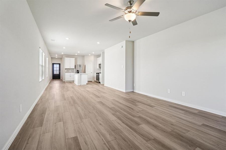 Spacious, unfurnished interior of a new home in Lakehaven - Spring Series, Farmersville (Image 26).