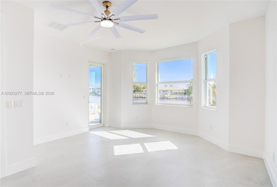 Spacious, unfurnished interior of a new home in , Cape Coral (Image 23).