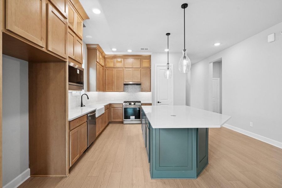 Furnished interior view inside a new home in Riceland 50’ Front Load Homesites, Mont Belvieu (Image 8). Furnished interior view inside a new home in Riceland 50’ Front Load Homesites, Mont Belvieu (Image 8).