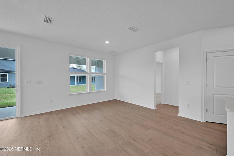 Spacious, unfurnished interior of a new home in Hyland Trail, Green Cove Springs (Image 19).