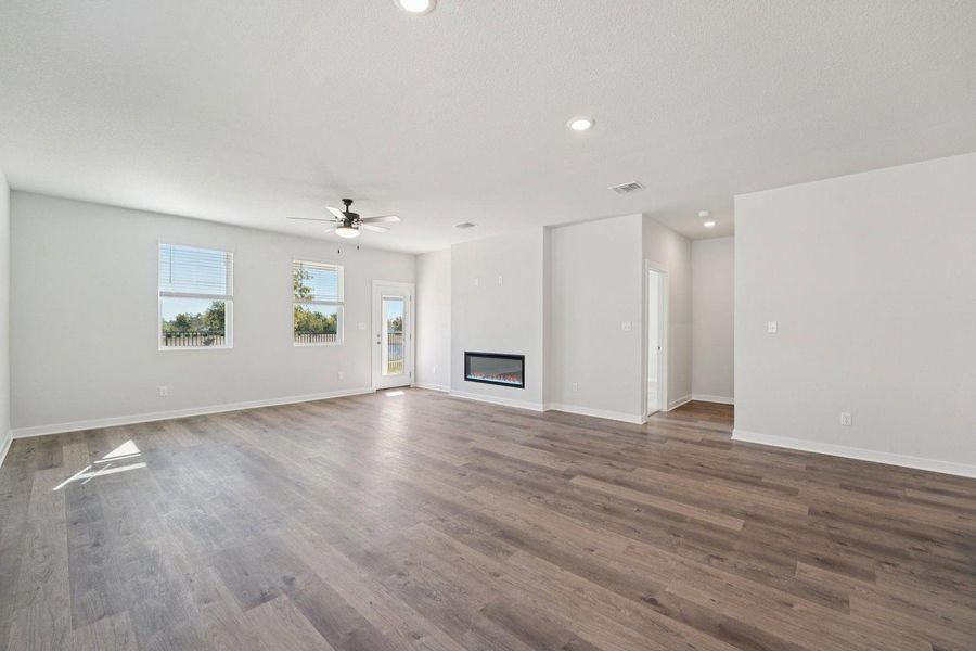 Spacious, unfurnished interior of a new home in Cloverleaf, Austin (Image 13). Spacious, unfurnished interior of a new home in Cloverleaf, Austin (Image 13).