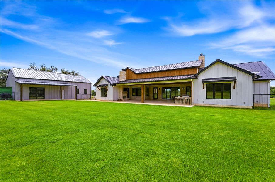 Exterior details and patio area of a home in , San Marcos (Image 4).