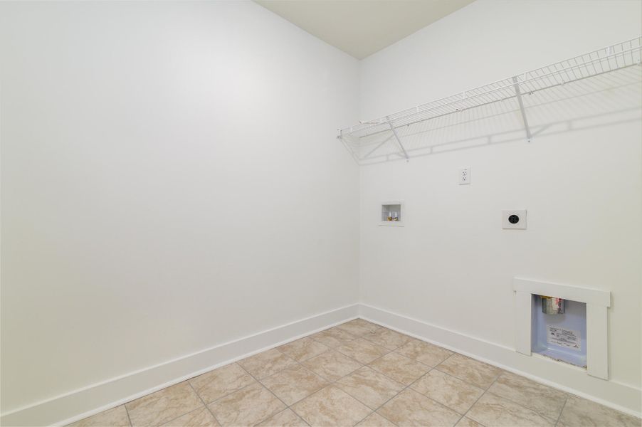 Spacious, unfurnished interior of a new home in , Charleston (Image 35).