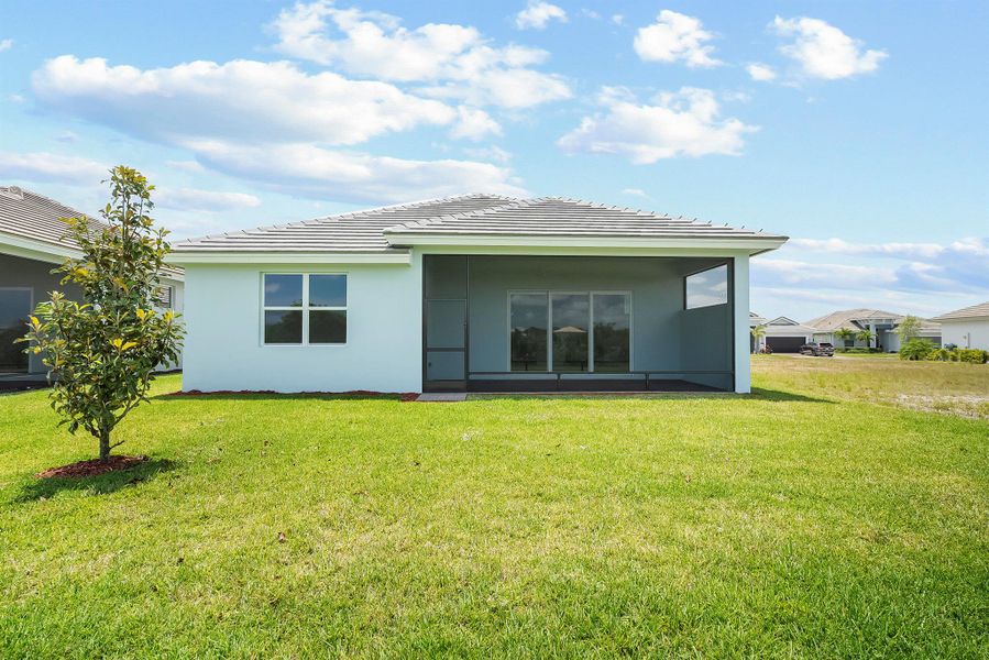 Exterior details and patio area of a home in , Port St. Lucie (Image 20).