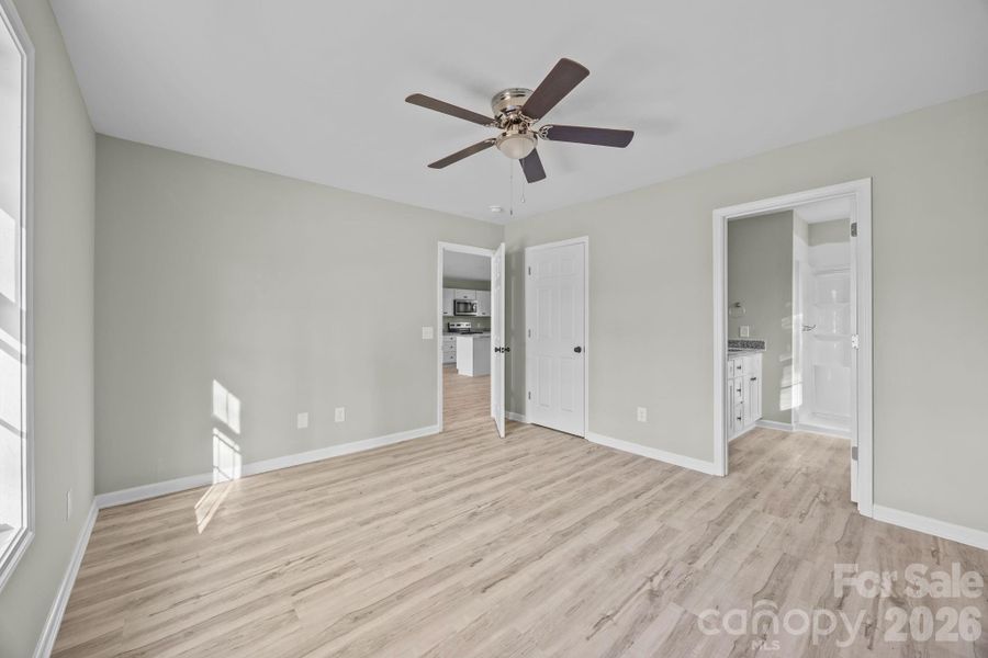Primary Bedroom w/ensuite