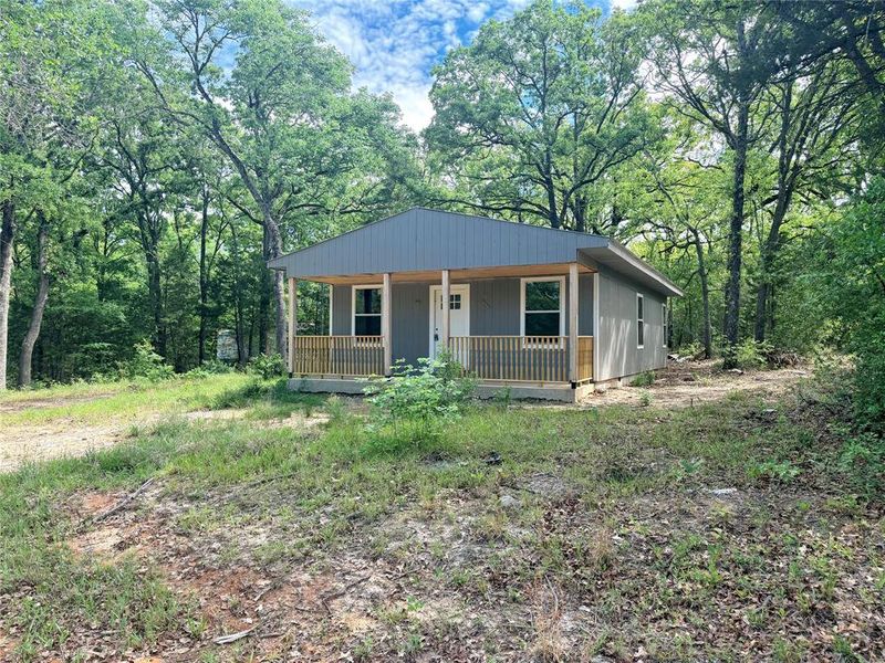 Exterior details and patio area of a home in , Mabank (Image 4).