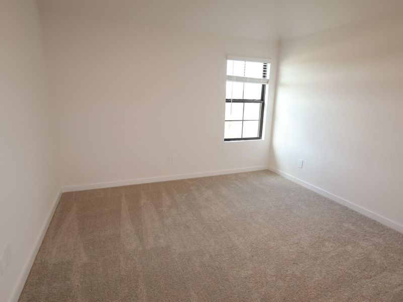 Spacious, unfurnished interior of a new home in Lone Star Landing, Montgomery (Image 30).