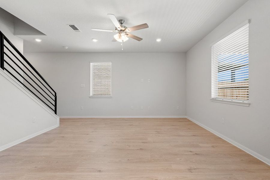 Spacious, unfurnished interior of a new home in Porter Country, Buda (Image 16).