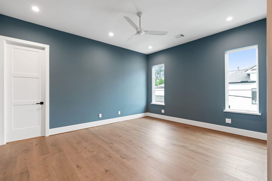 Spacious, unfurnished interior of a new home in , Houston (Image 44).