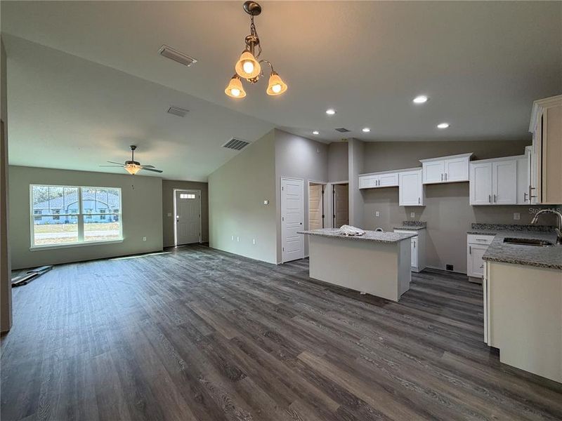 Spacious, unfurnished interior of a new home in , Citrus Springs (Image 21).