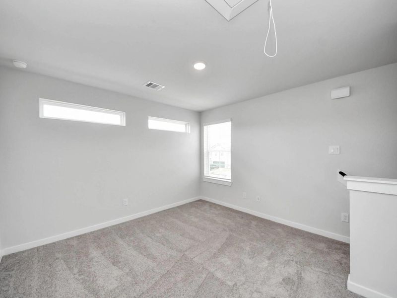Spacious, unfurnished interior of a new home in Caney Creek Place, Conroe (Image 34).