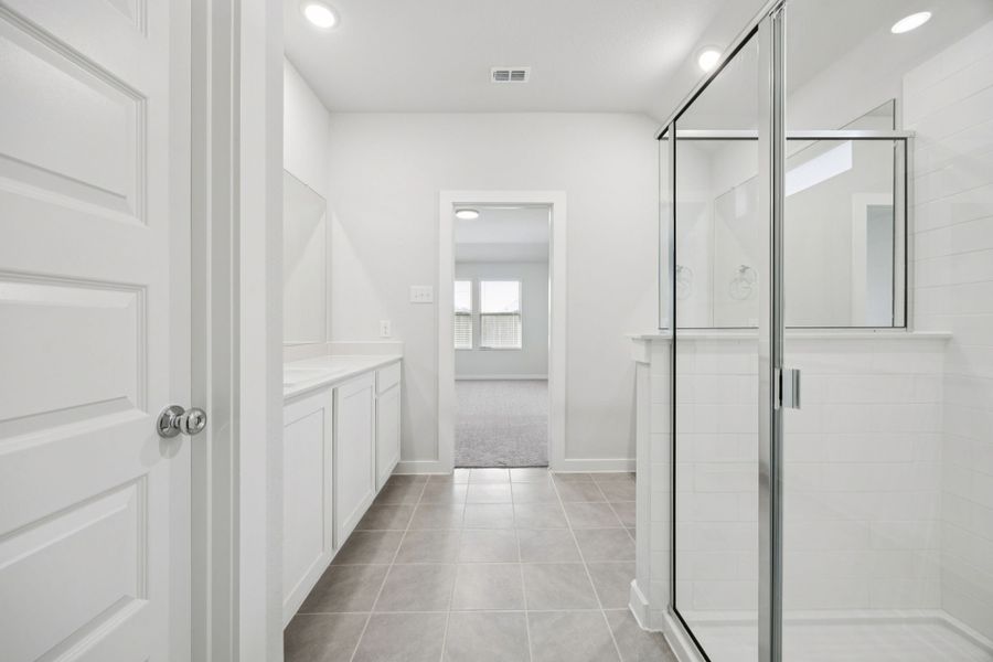 Primary Bathroom in the Heisman home plan by Trophy Signature Homes – REPRESENTATIVE PHOTO Primary Bathroom in the Heisman home plan by Trophy Signature Homes – REPRESENTATIVE PHOTO