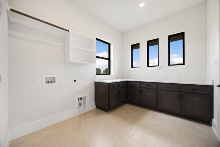 Furnished interior view inside a new home in Heath Golf and Yacht Club, Heath (Image 50).