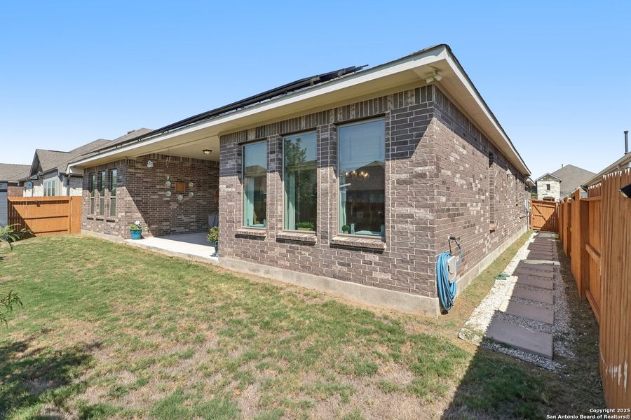 Exterior details and patio area of a home in Stillwater Ranch, San Antonio (Image 20).