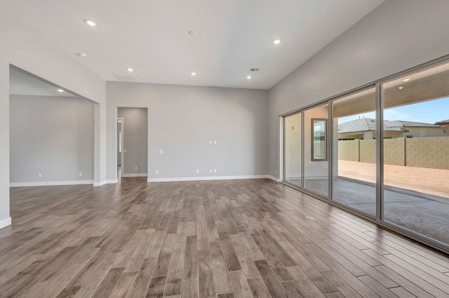 Spacious, unfurnished interior of a new home in Blossom Rock, Apache Junction (Image 27). Spacious, unfurnished interior of a new home in Blossom Rock, Apache Junction (Image 27).