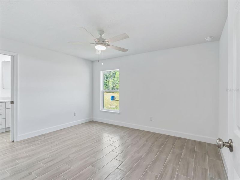 Spacious, unfurnished interior of a new home in , Ocala (Image 33).