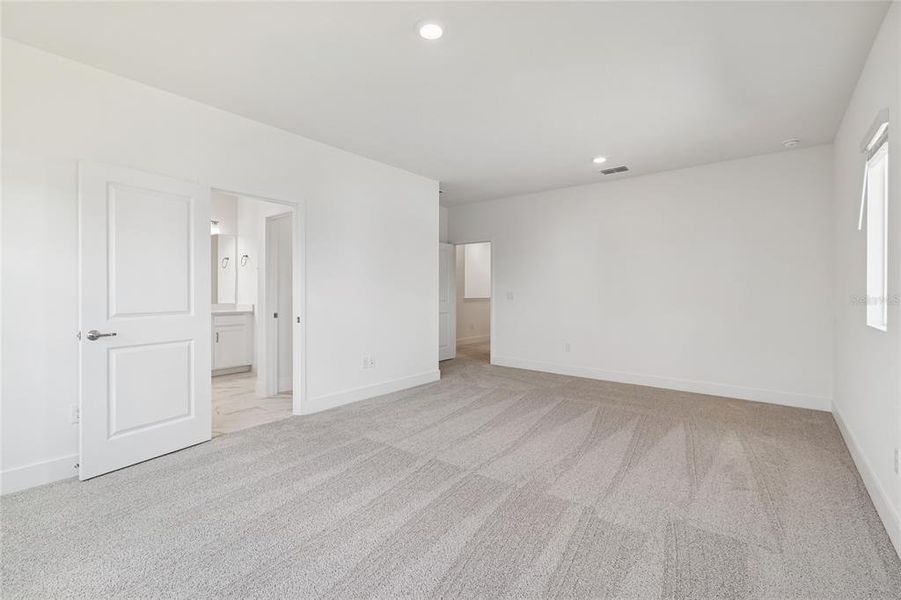 Spacious, unfurnished interior of a new home in North River Ranch – Townhomes, Parrish (Image 31).