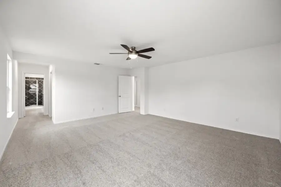 Spacious, unfurnished interior of a new home in River Bluff, Leander (Image 24).