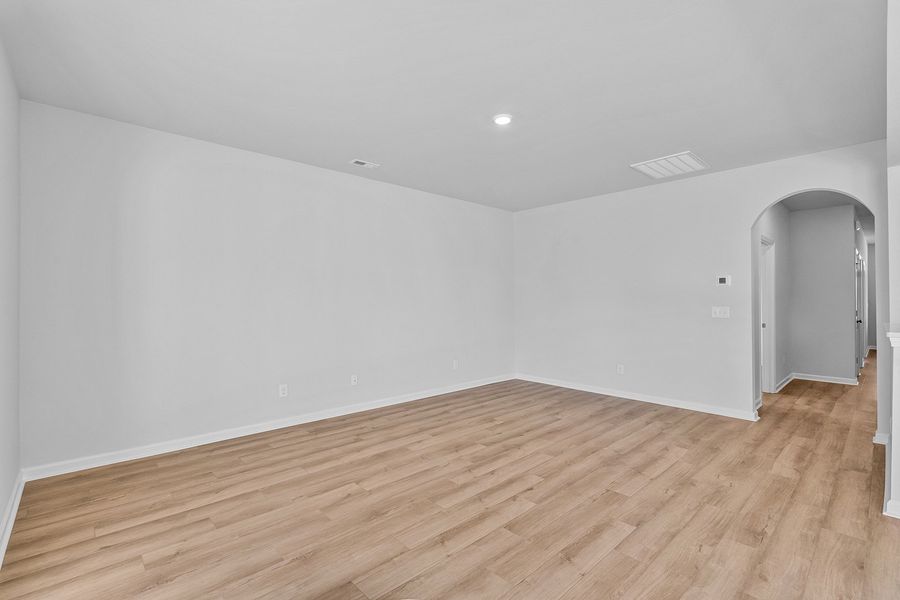 Spacious, unfurnished interior of a new home in Fieldstone, Lexington (Image 21).