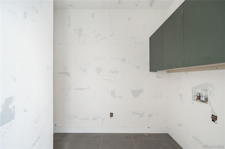 Spacious, unfurnished interior of a new home in , Denver (Image 3).