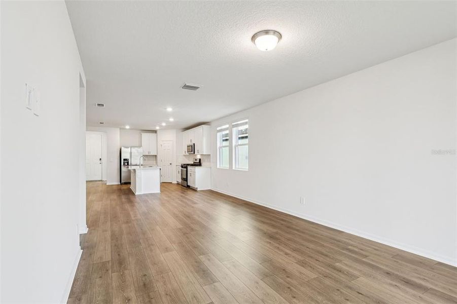 Spacious, unfurnished interior of a new home in The Reserve at Twin Lakes, St. Cloud (Image 17).