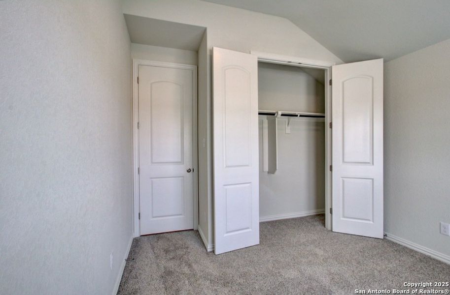 Spacious, unfurnished interior of a new home in Veranda, San Antonio (Image 26).
