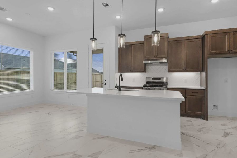 Image 7 representing the Oakmont by Chesmar Homes in Riceland Alley Loads, Mont Belvieu, TX.