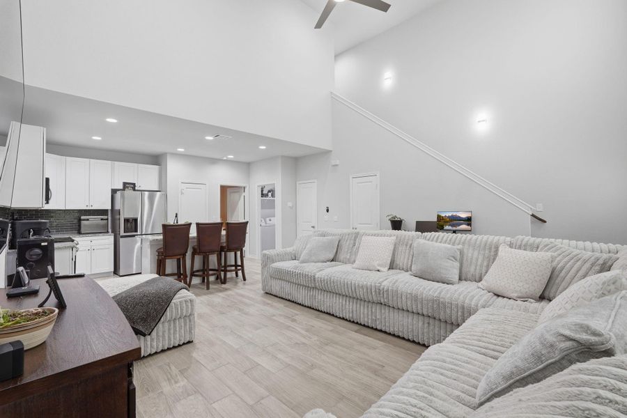 Furnished interior view inside a new home in Arrowhead Lakes, Willis (Image 26).