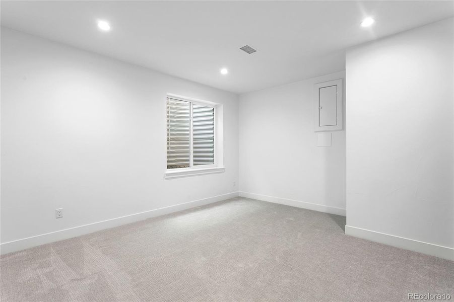 Spacious, unfurnished interior of a new home in , Denver (Image 25).