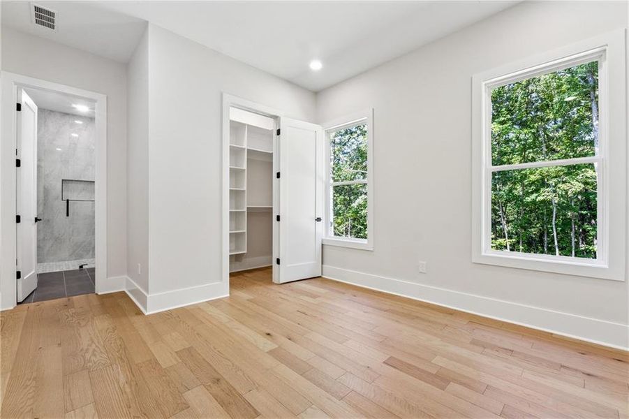 Spacious, unfurnished interior of a new home in , Monroe (Image 24).