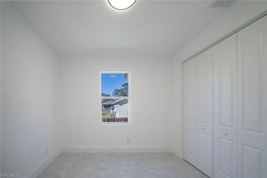 Spacious, unfurnished interior of a new home in , Lehigh Acres (Image 9).
