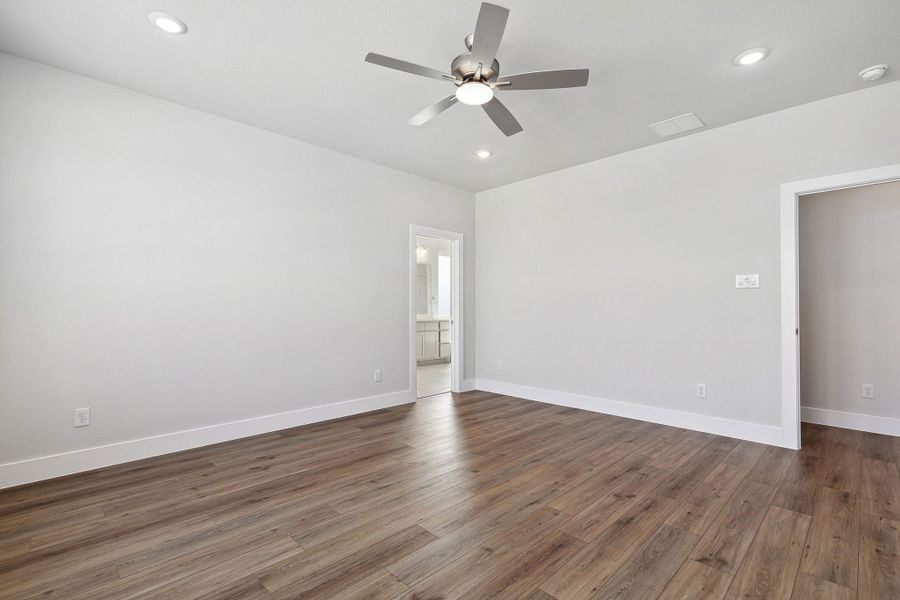 Spacious, unfurnished interior of a new home in Dove Hollow, Waxahachie (Image 24). Spacious, unfurnished interior of a new home in Dove Hollow, Waxahachie (Image 24).