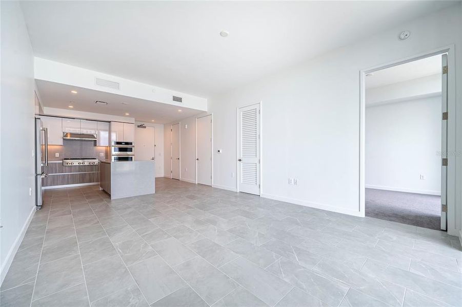 Spacious, unfurnished interior of a new home in , St. Petersburg (Image 28). Spacious, unfurnished interior of a new home in , St. Petersburg (Image 28).